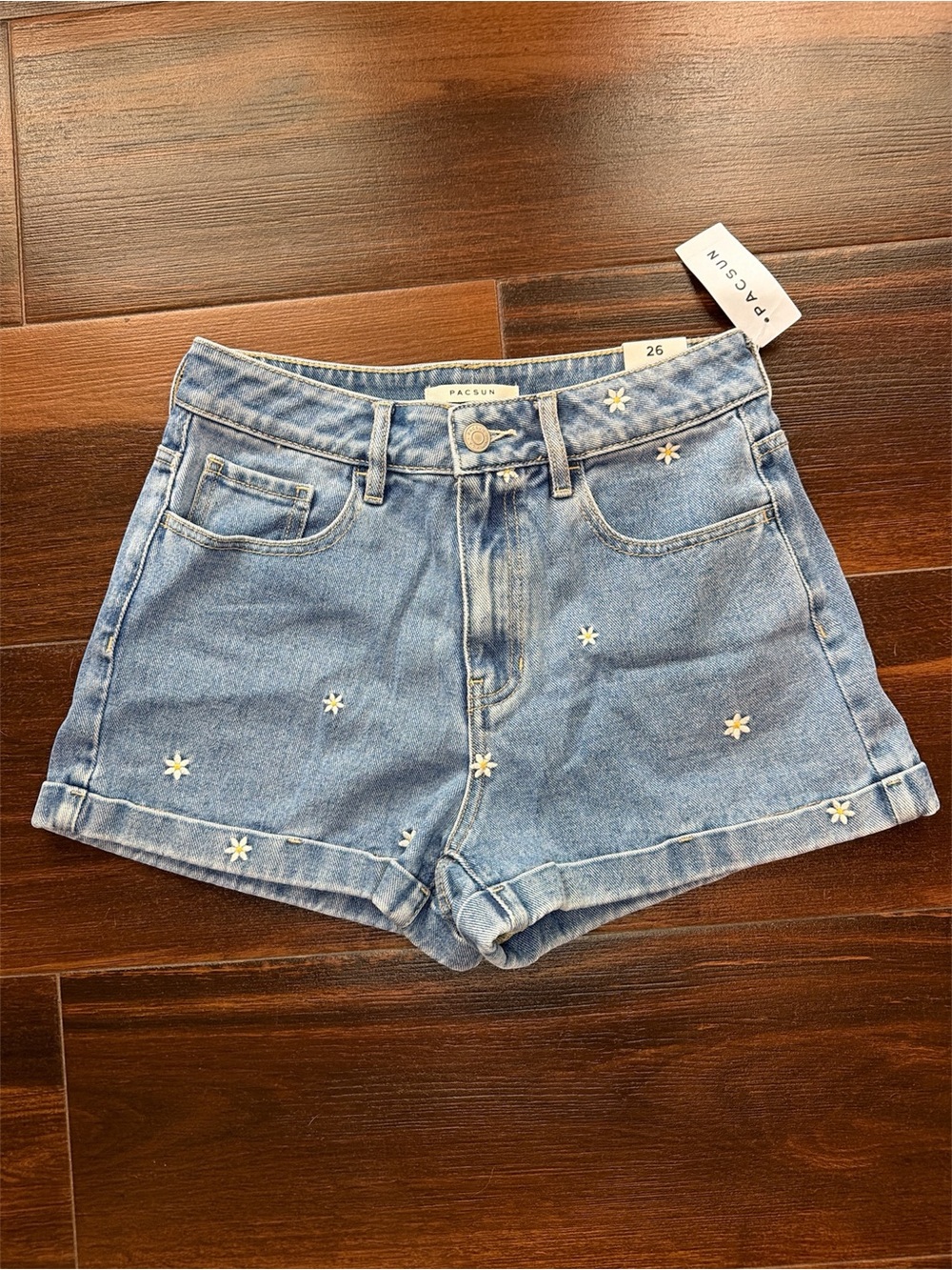 PacSun Light Blue Denim Daisy Embroidered Mom Shorts, Size 26 NWT